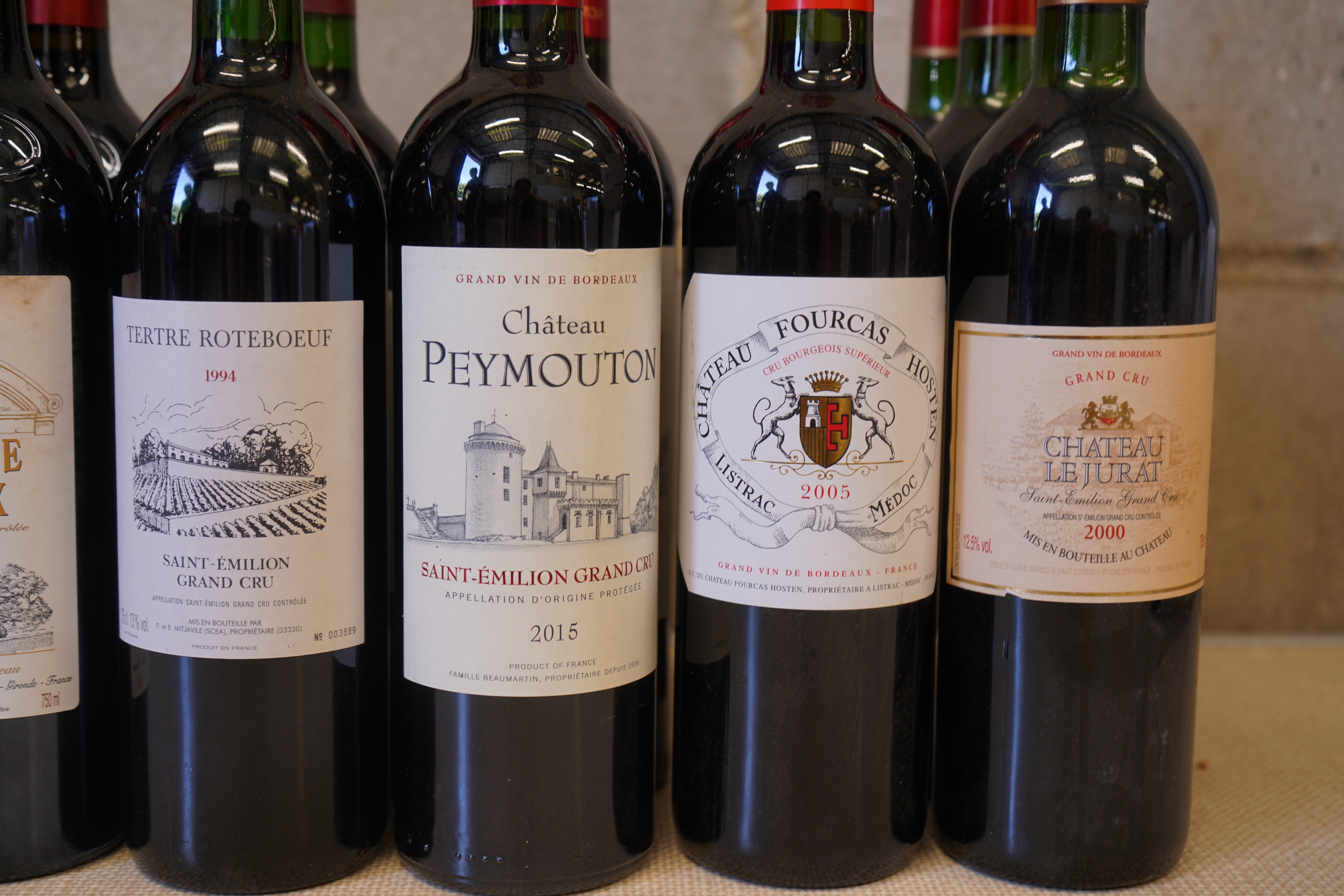 A mixed parcel of Bordeaux red wine